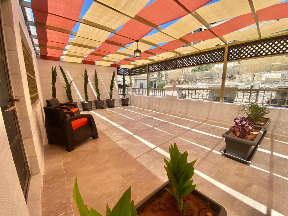 Villa Mira Guesthouse 2 - Downtown Central Amman - Al Diyrih Amã Exterior foto