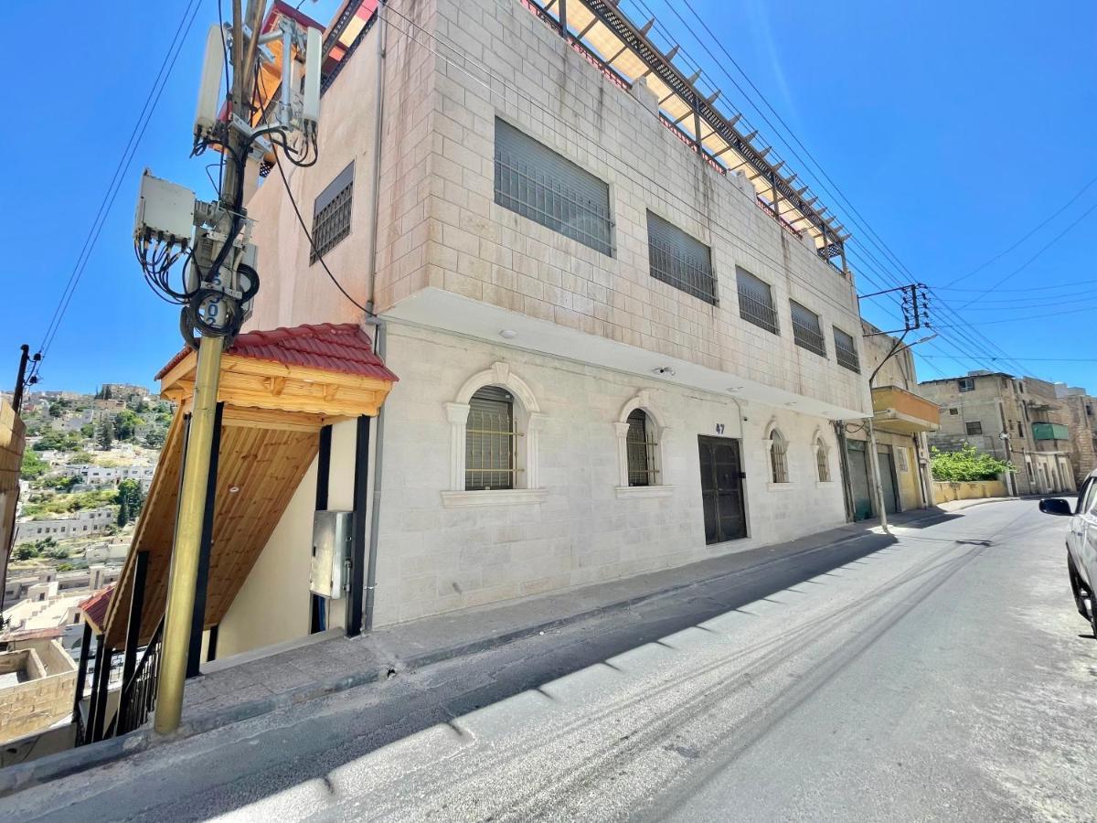 Villa Mira Guesthouse 2 - Downtown Central Amman - Al Diyrih Amã Exterior foto